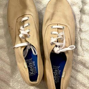 Keds beige sneaker size 8